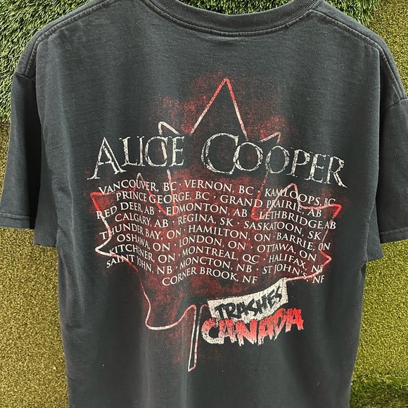 Alice Cooper Trashes Canada Band T-shirt Large - Picture 5 of 5